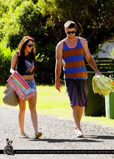 Miley Cyrus — foto de pies 13