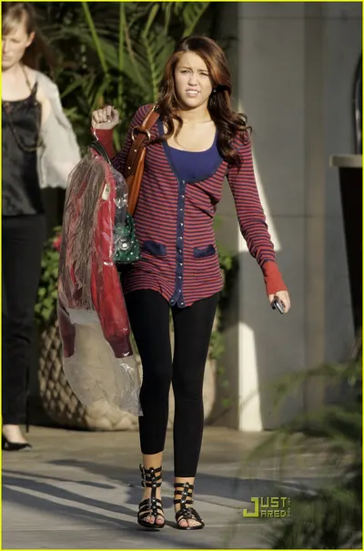 Miley Cyrus — foto de pies 19