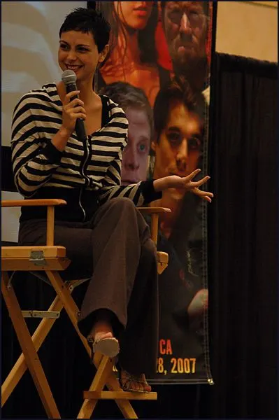 Morena Baccarin — feet photo 17