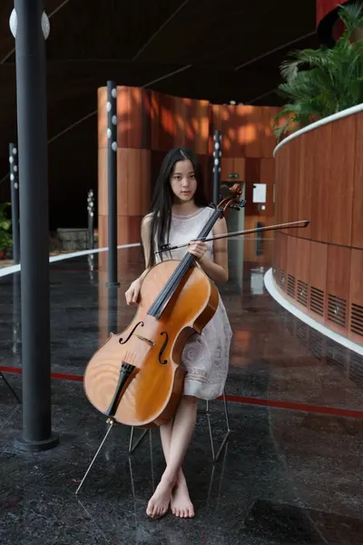 Nana Ouyang — Füße Foto 17