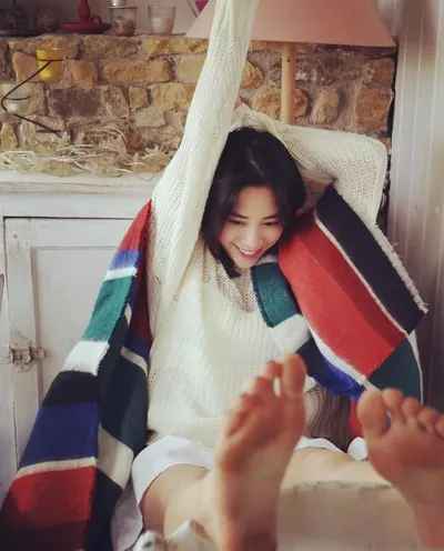 Ni-Ni OuYang — foto de pies 18