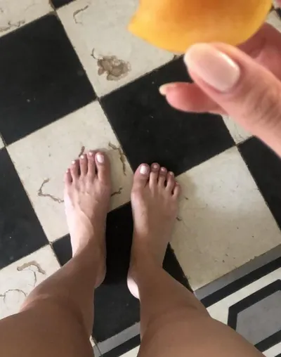 Nina Tzivanidou — Füße Foto 13