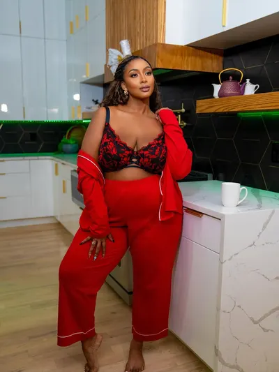 Nzinga Imani — photo de pieds 20