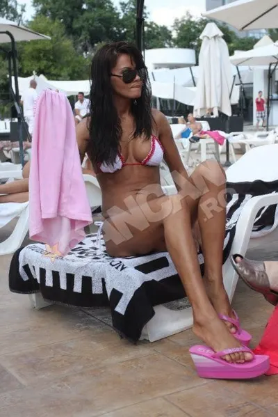 Oana Zavoranu — Füße Foto 43