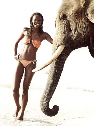 Oluchi Onweagba — Füße Foto 25