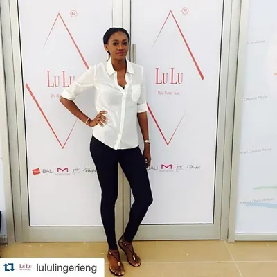 Oluchi Onweagba — Füße Foto 37
