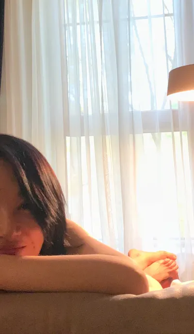 Qing Xu — Füße Foto 23