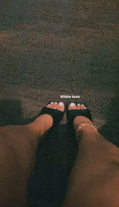 Queen Naija — foto de pies 17