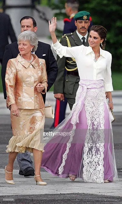 Queen Rania — feet photo 29