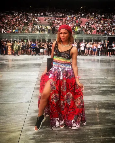 Rosalyn Gold-Onwude — Füße Foto 29