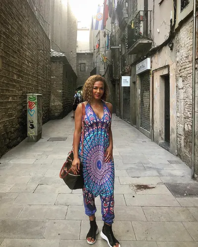 Rosalyn Gold-Onwude — Füße Foto 30