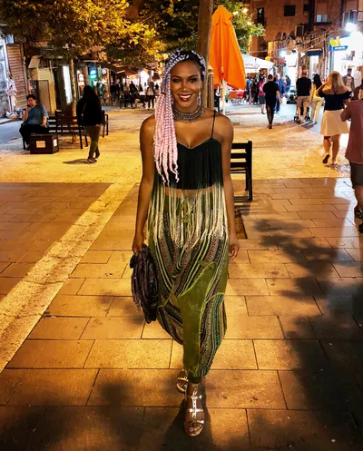 Rosalyn Gold-Onwude — Füße Foto 37
