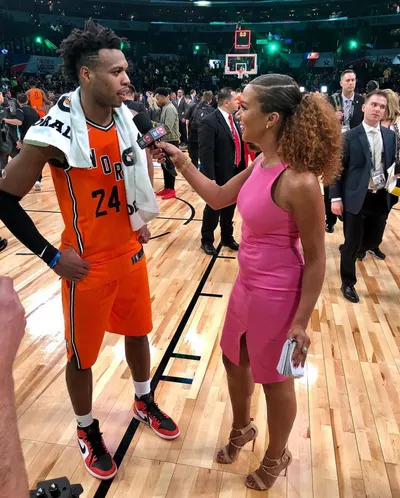 Rosalyn Gold-Onwude — Füße Foto 43
