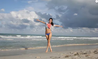 Sabrina Ouazani — Füße Foto 18