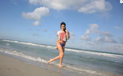 Sabrina Ouazani — Füße Foto 19