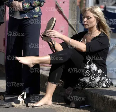 Samantha Womack — foto de pies 14