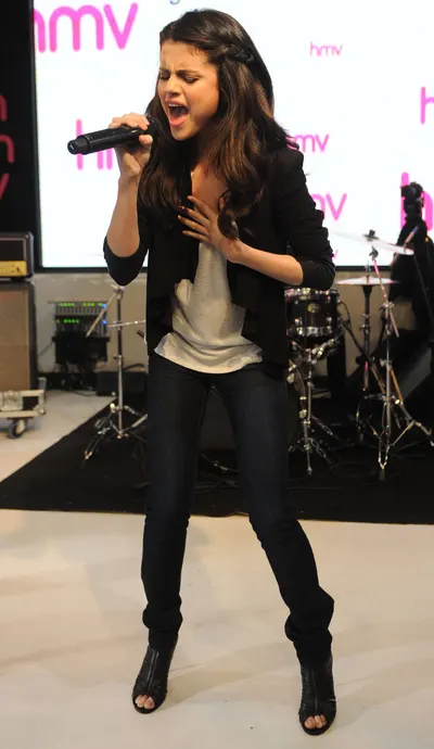 Selena Gomez — Füße Foto 14