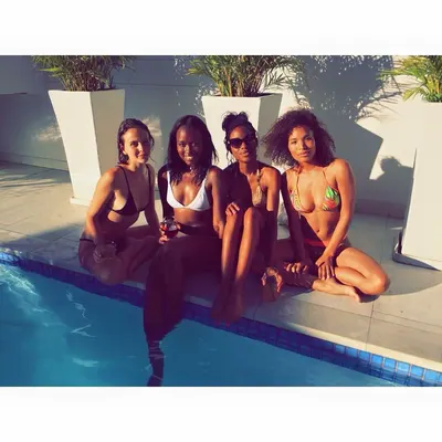 Sibongile Mlambo — foto de pies 14