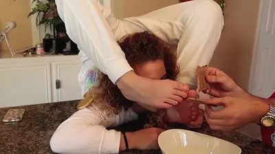Sofie Dossi — Füße Foto 13