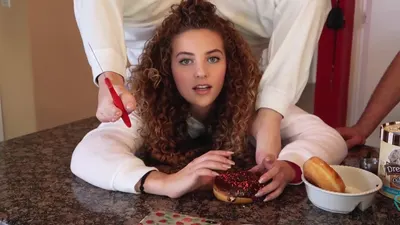 Sofie Dossi — Füße Foto 15