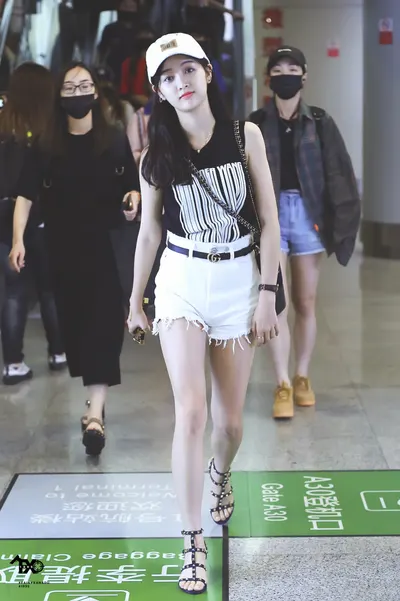 Xuanyi Wu — Füße Foto 13