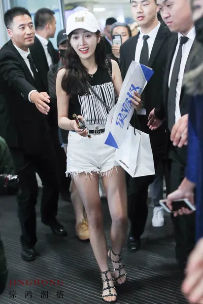 Xuanyi Wu — Füße Foto 16
