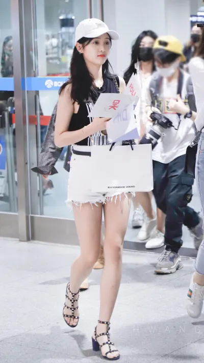 Xuanyi Wu — Füße Foto 26
