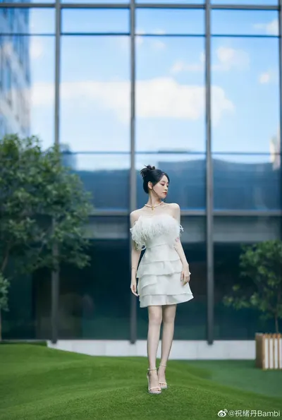Xudan Zhu — Füße Foto 20