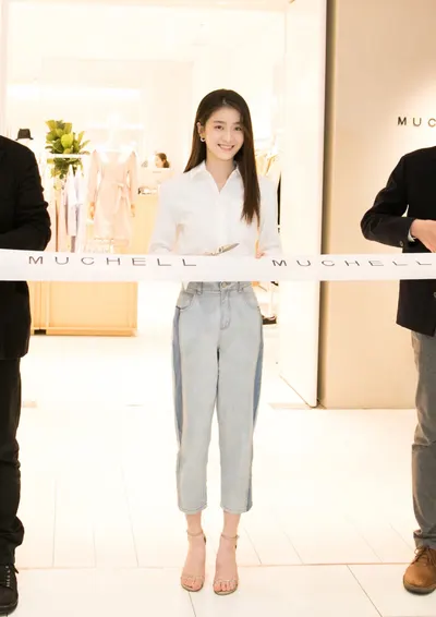 Xueying Zhang — foto de pies 24
