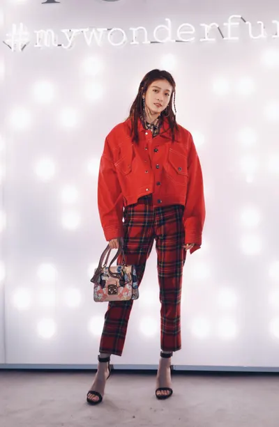 Xueying Zhang — foto de pies 27