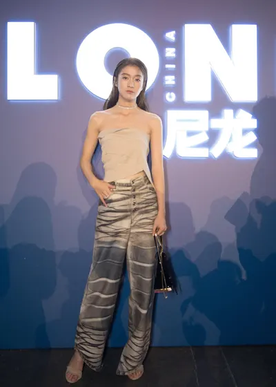 Xueying Zhang — foto de pies 28