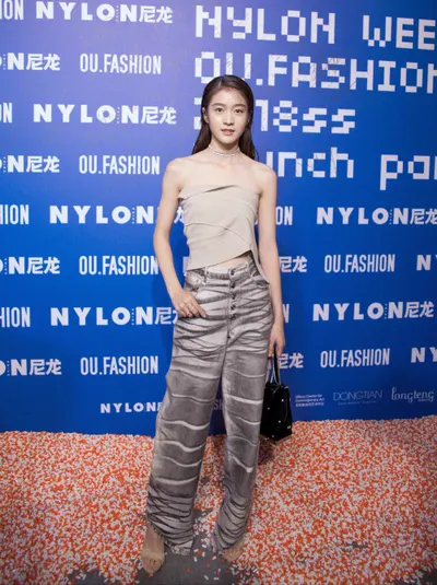 Xueying Zhang — foto de pies 29