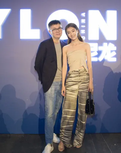 Xueying Zhang — foto de pies 30