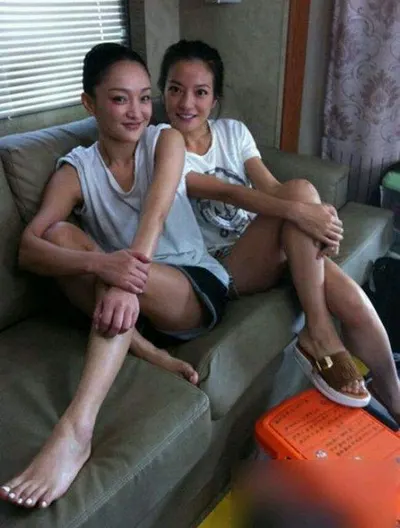 Xun Zhou — Füße Foto 23