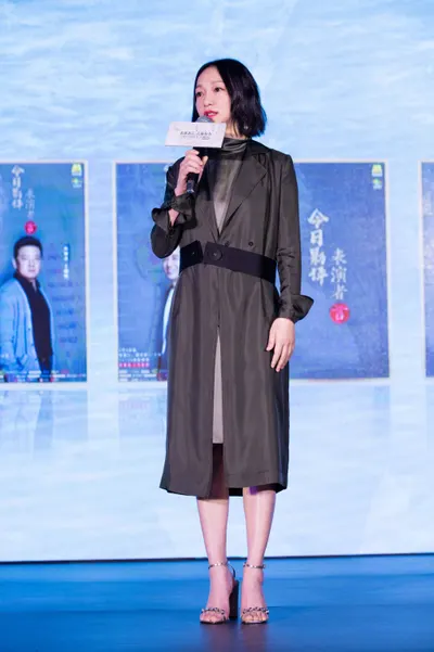 Xun Zhou — Füße Foto 28