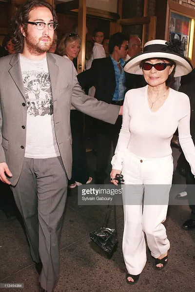 Yoko Ono — Füße Foto 27