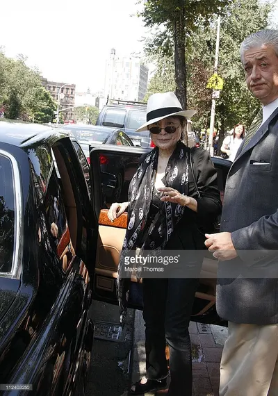 Yoko Ono — Füße Foto 32