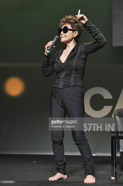 Yoko Ono — Füße Foto 35